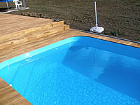 Terasa z akátu okolo bazénu natřena Pflege-Ol od fa. Remmers.Akátová terasová prkna